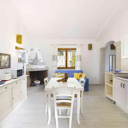 Panoramic Seaview Coastal Retreat With Pool Cugnana