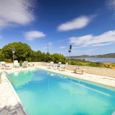 Panoramic Seaview Coastal Retreat With Pool Vakantiehuis *
