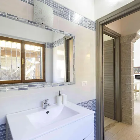 Vakantiehuis Panoramic Seaview Coastal Retreat With Pool Cugnana