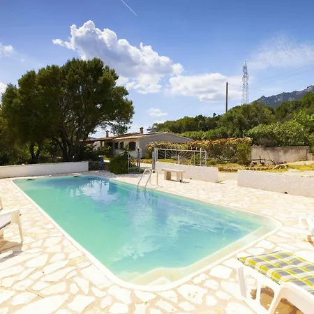 Panoramic Seaview Coastal Retreat With Pool *