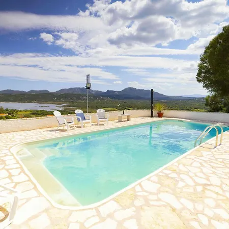 Vakantiehuis Panoramic Seaview Coastal Retreat With Pool *
