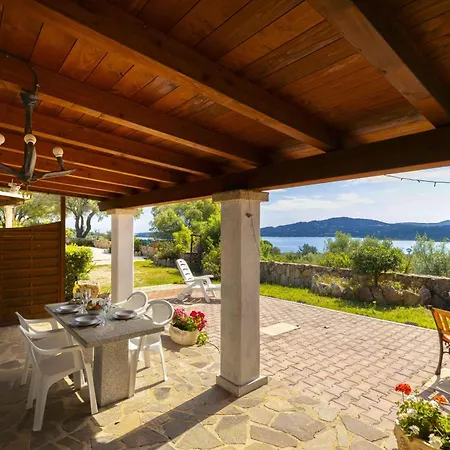 Panoramic Seaview Coastal Retreat With Pool