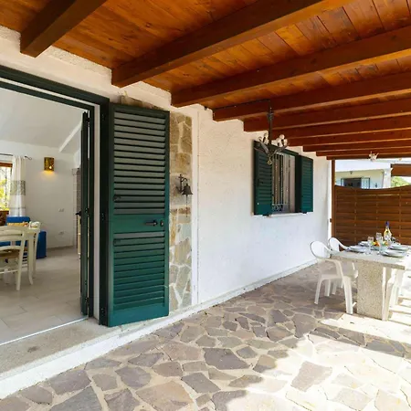 Vakantiehuis Panoramic Seaview Coastal Retreat With Pool *