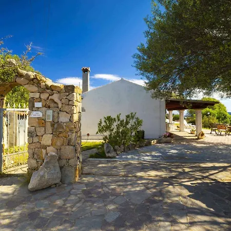 Panoramic Seaview Coastal Retreat With Pool Vakantiehuis Cugnana