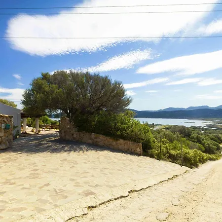Panoramic Seaview Coastal Retreat With Pool Vakantiehuis Cugnana