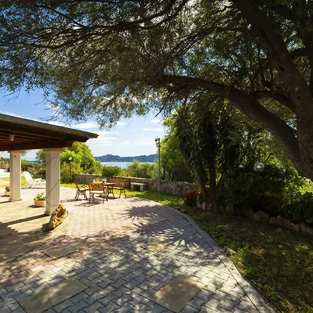 Panoramic Seaview Coastal Retreat With Pool Cugnana