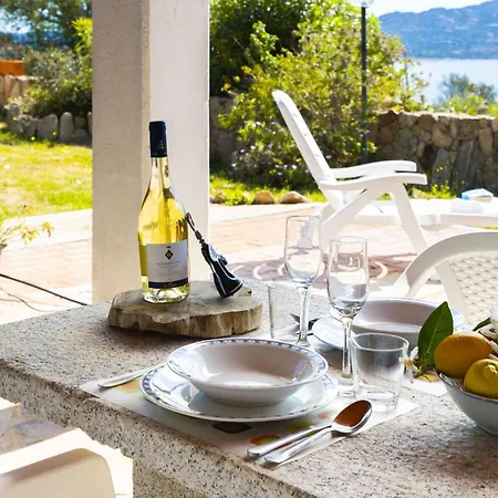 Vakantiehuis Panoramic Seaview Coastal Retreat With Pool