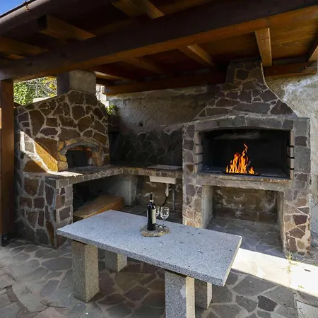 Vakantiehuis Panoramic Seaview Coastal Retreat With Pool Cugnana