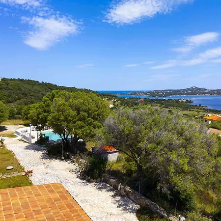 Panoramic Seaview Coastal Retreat With Pool Vakantiehuis Cugnana