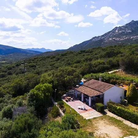 Vakantiehuis Panoramic Seaview Coastal Retreat With Pool *