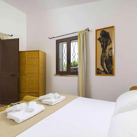 Panoramic Seaview Coastal Retreat With Pool Vakantiehuis Cugnana