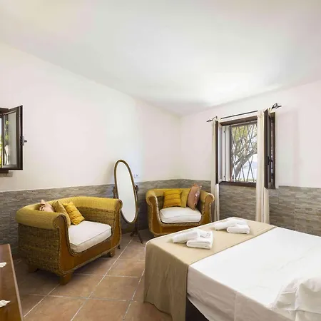 Vakantiehuis Panoramic Seaview Coastal Retreat With Pool *